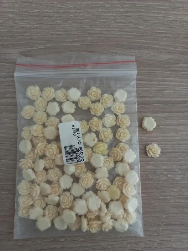 Lot De Fleurs Résine "Crème"